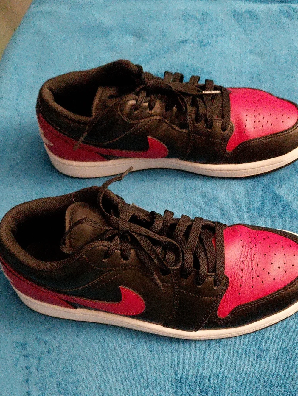 Nike Air Jordan Men's Size 9. 1 Low 553558 067 Black, Summit White Varsity Red